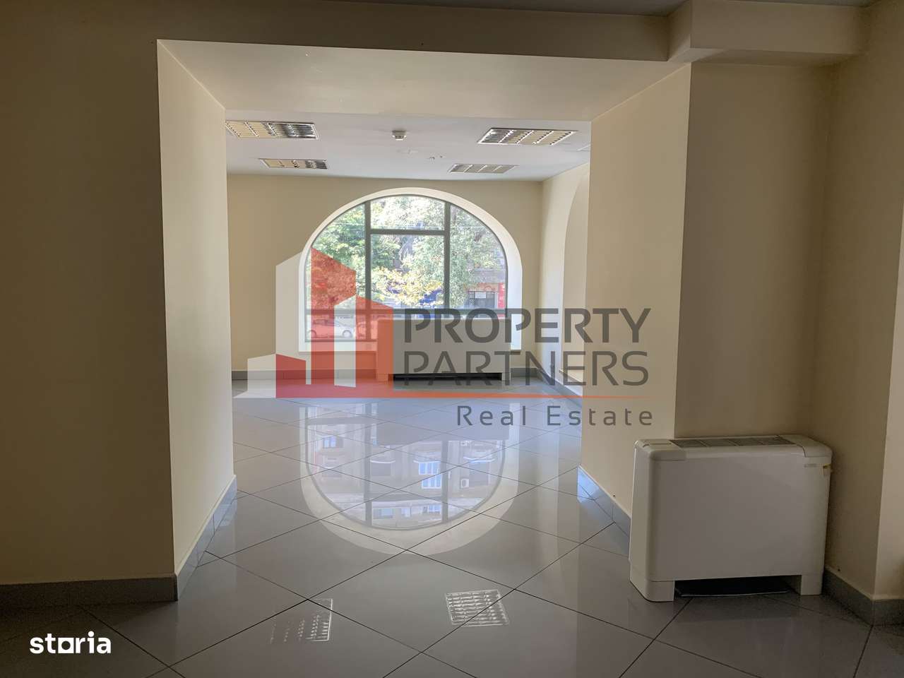 Spatiu comercial / show-room, magazin central - Universitate. - Imagine principală: 2/13