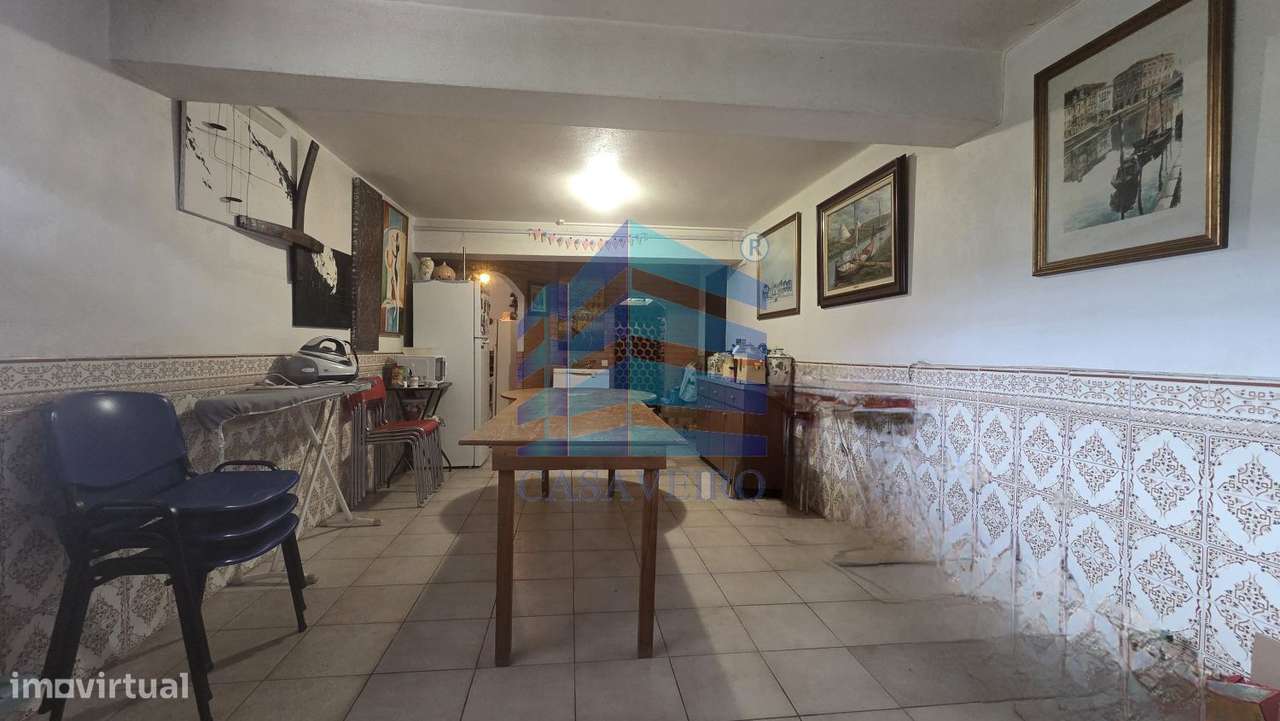 Moradia T5 com anexos em Azurva-5