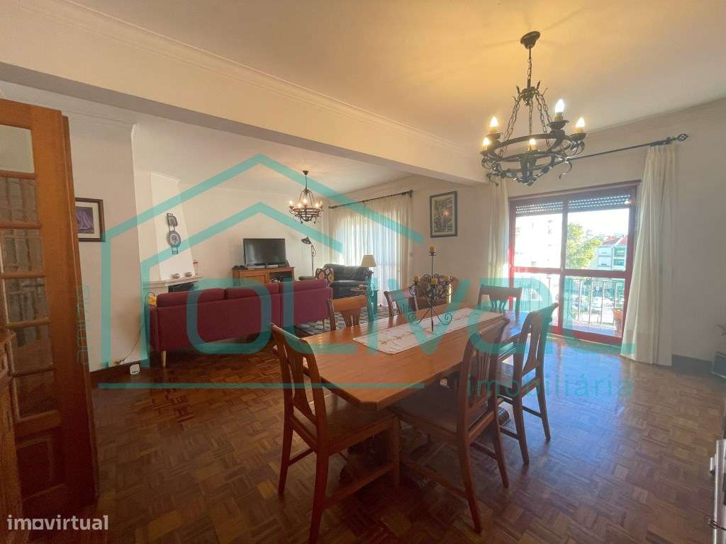 RESERVADO Apartamento T4 transformado em T3-3