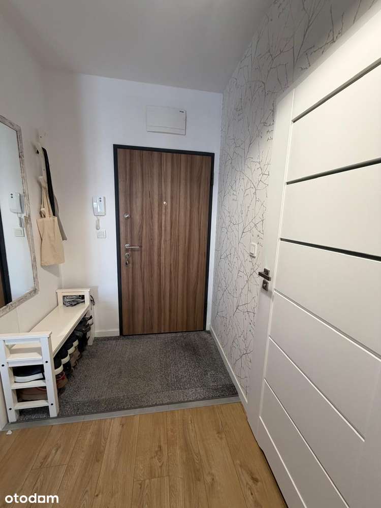 45 m² | Garaż w cenie | Balkon | Metro Trocka 10 min. | English – další
