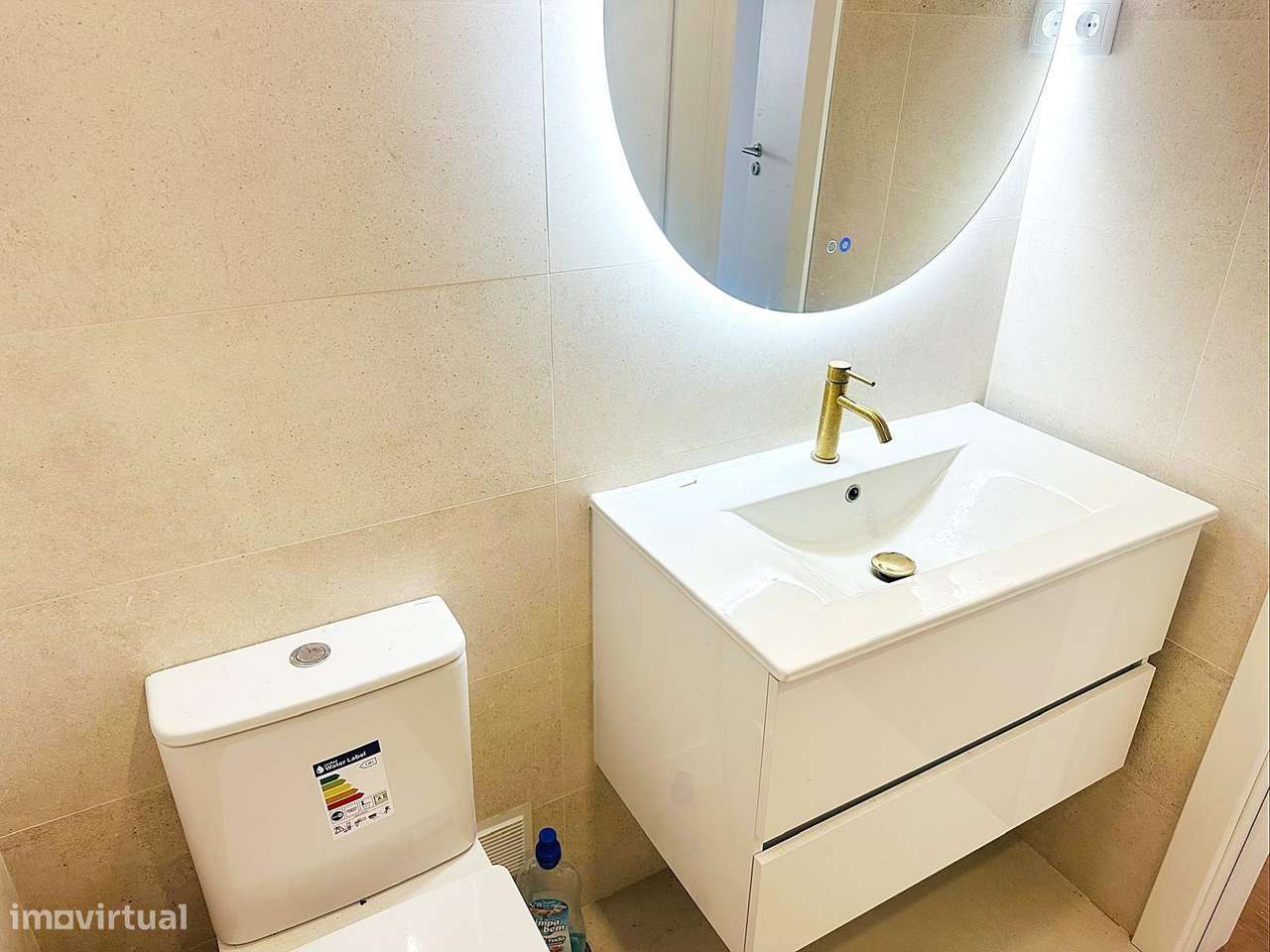 T2 Totalmente Remodelado na Reboleira - Pronto a Habitar!-13