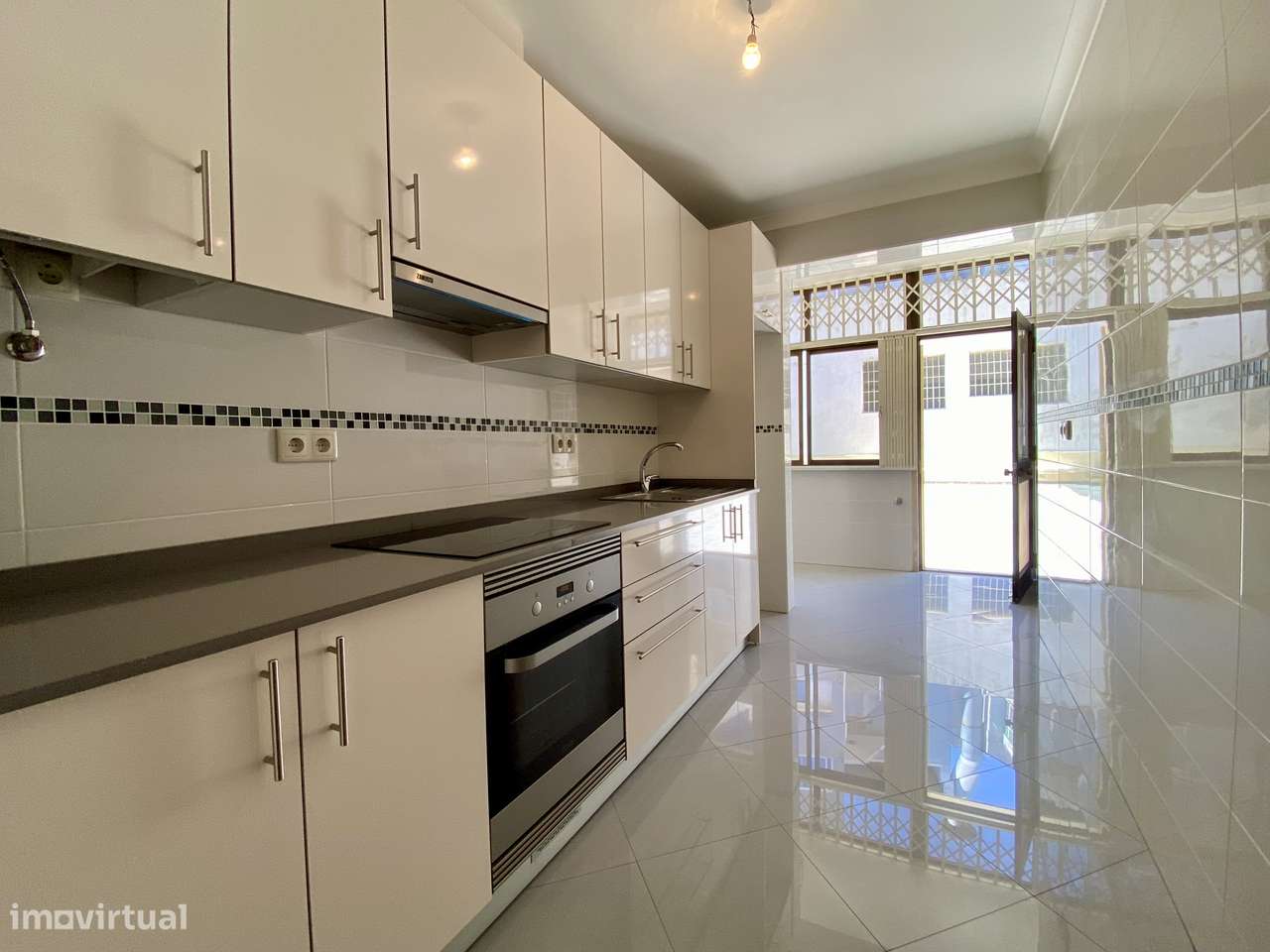 T3 Renovado com Terraço de 95 m²+Garagem + Arrecadação-6