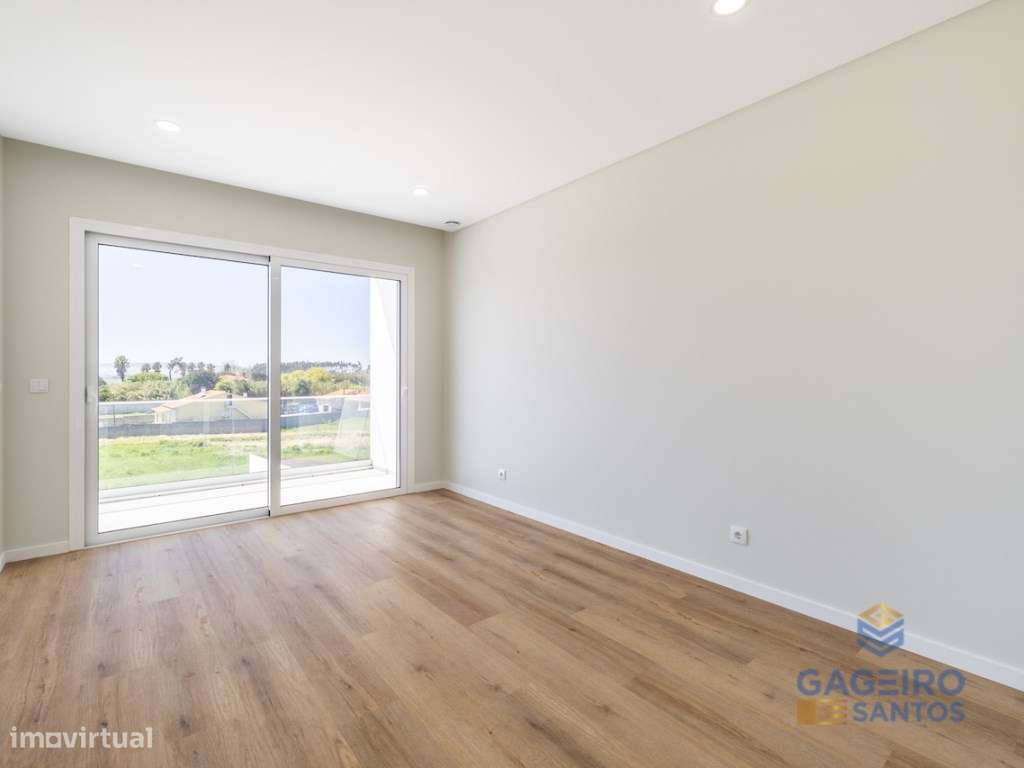 Moradia T4 com piscina, nova e pronta a habitar a 4 km da baía de S...-35