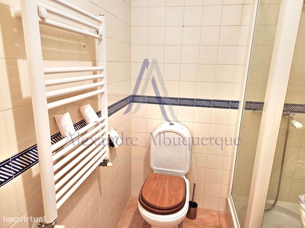 Moradia Isolada T4 de Prestígio com Piscina e Jardim-23