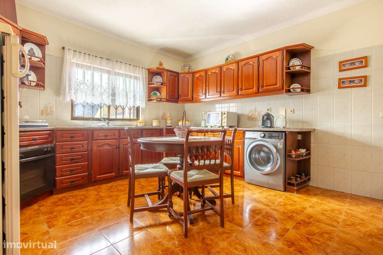 Moradia T5 isolada com jardim e terraço em Quinta do Conde-7