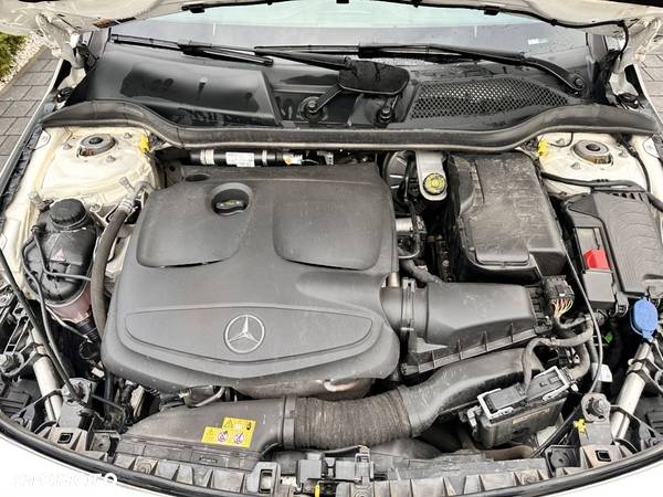 Mercedes-Benz CLA 220 4-Matic AMG Line - 11