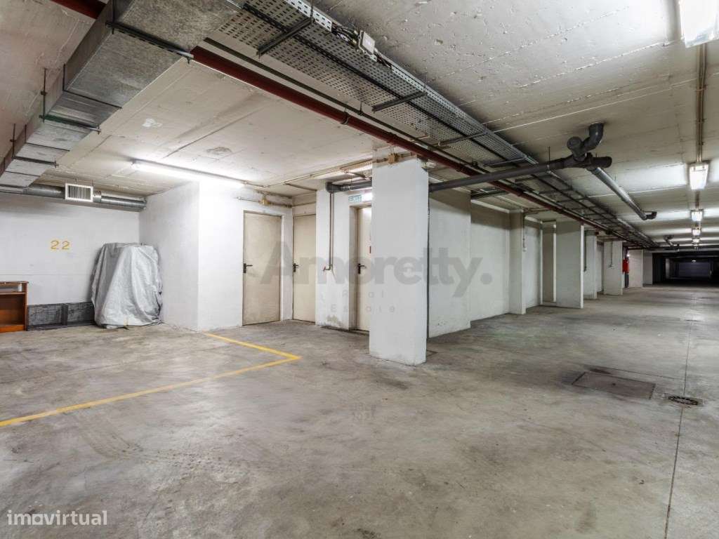 T2 Com Garagem E Arrecadação na Ajuda-31