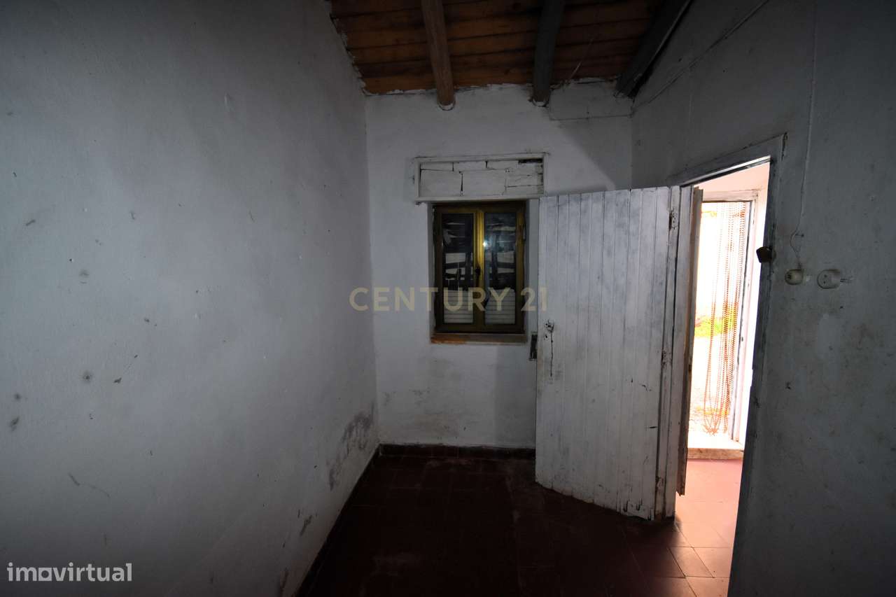 Moradia térrea para renovar com vista para o Castelo de Silves - Grande imagem: 4/19