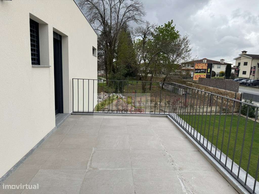 Moradias Luxuosas Novas T3 em Palmeira - Braga, com Jardim e Suítes-10