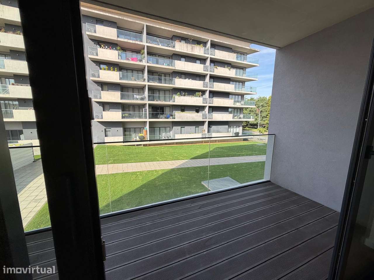 Apartamento T2 Varanda Garagem Pronto Habitar Parque Lavandeira-18
