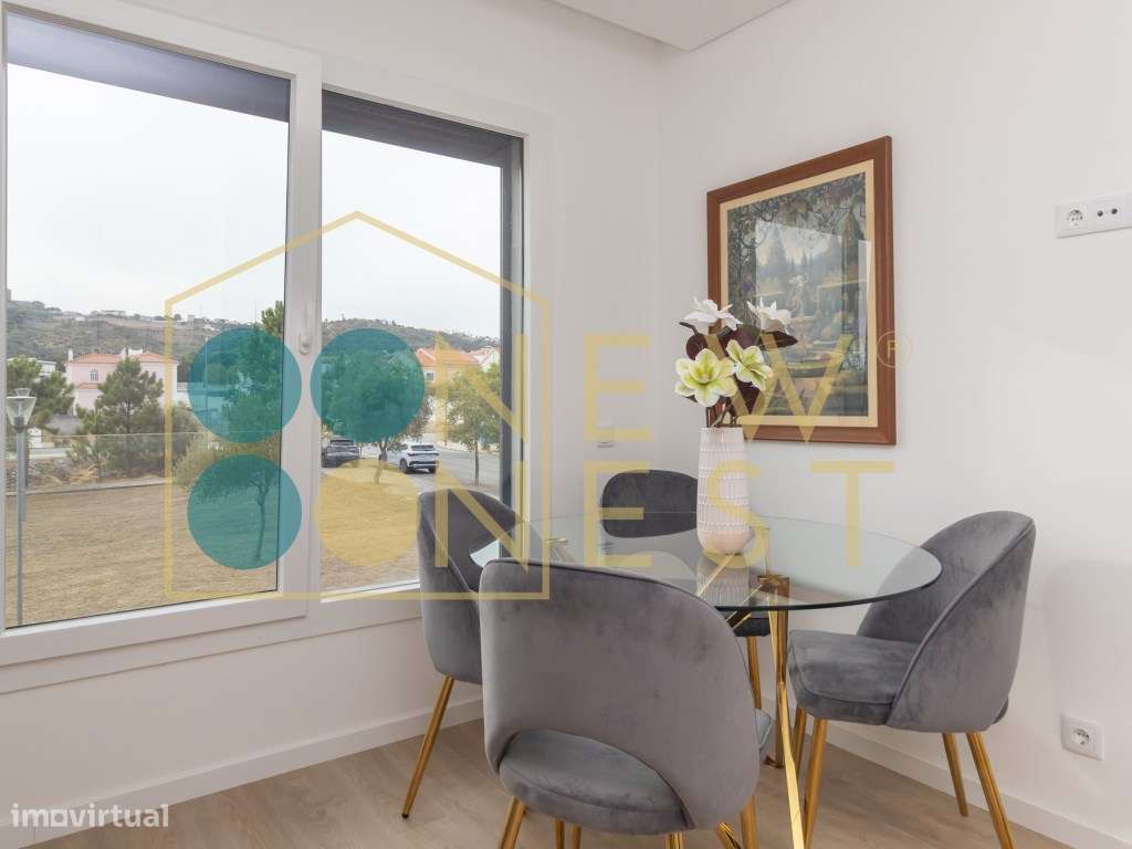 Moradia T3+1 em Banda como Nova com pátio e Vista Castelo de Palmel...-44
