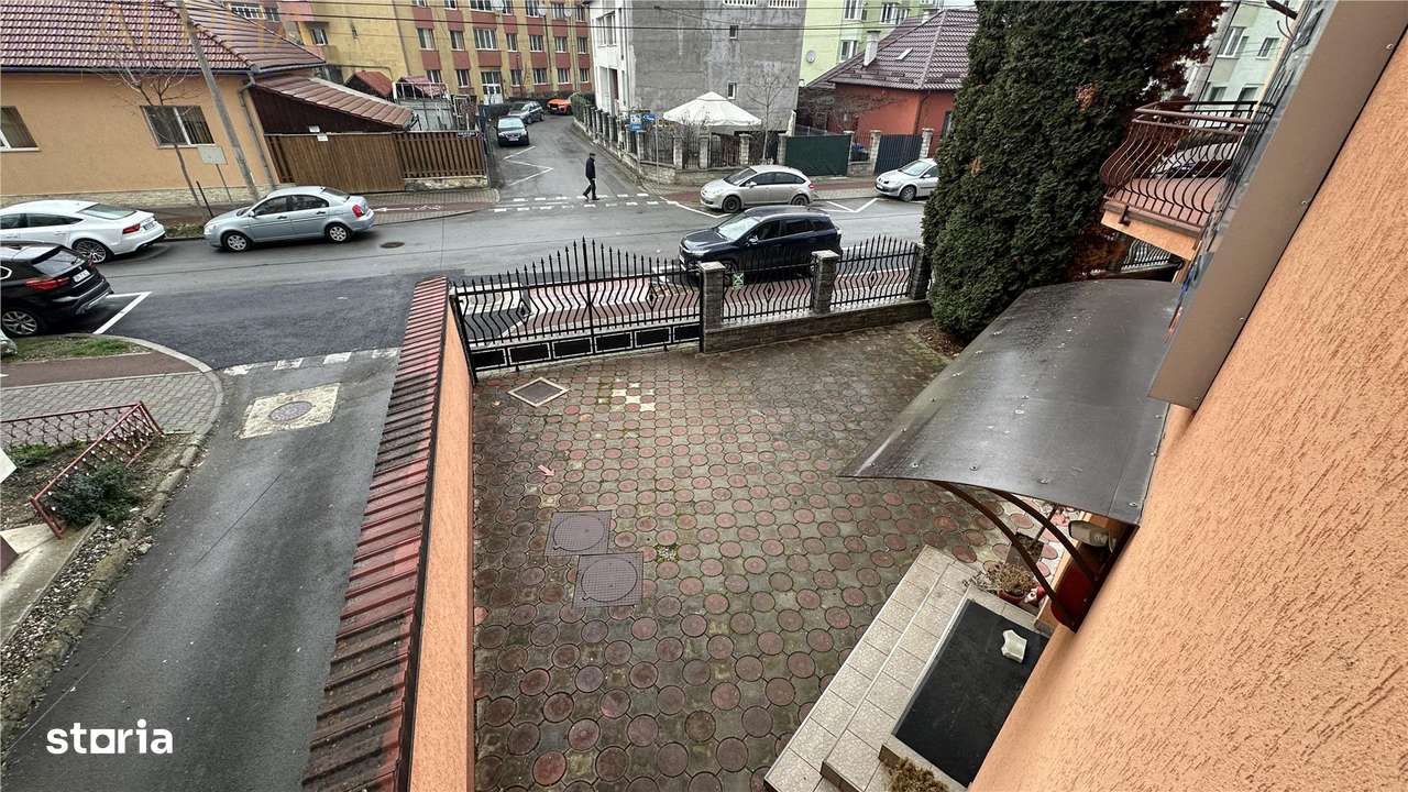 Vila Impunatoare cu 13 Camere – Ideala pentru Clinica, After-School sa-16