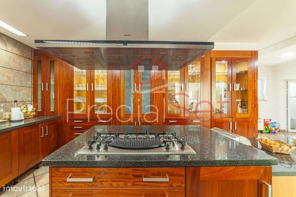 Quinta com Moradia de 6 assoalhadas com piscina - Loures-Lisboa-12