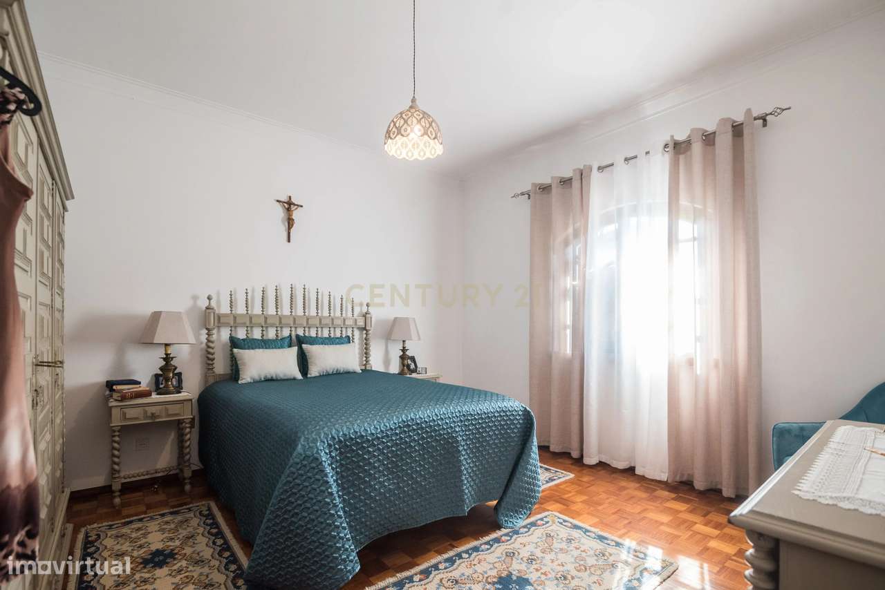 Moradia Isolada em Samora Correia com Jardim e Garagem - Grande imagem: 3/58