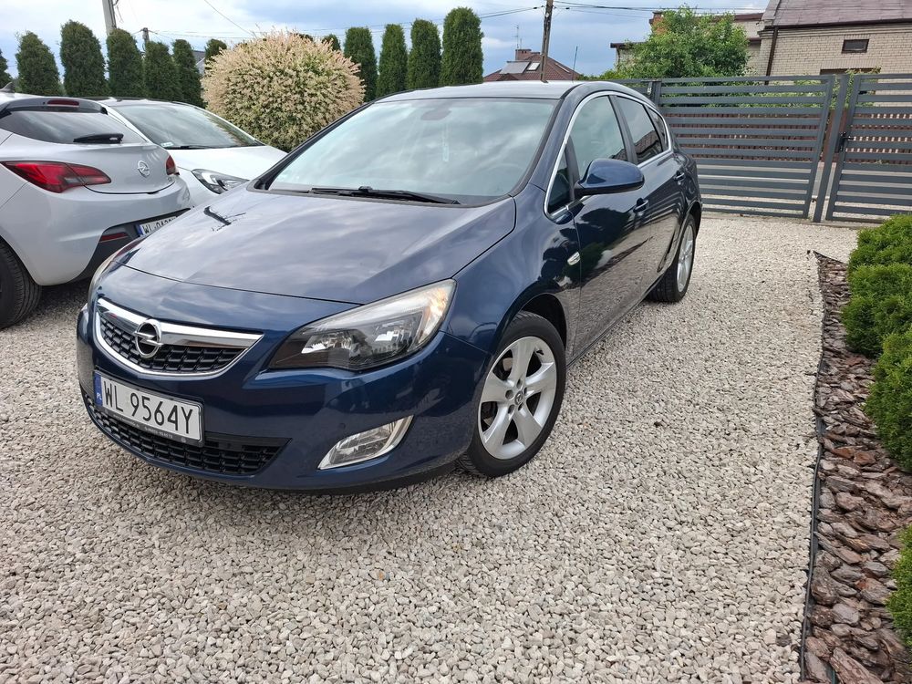 Opel Astra J 1.4 Turbo Cosmo 2011