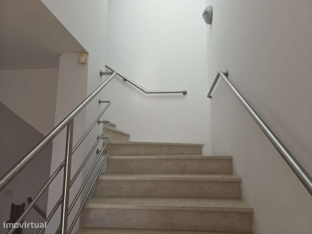 Moradia T5 com Terraço e Piscina-36