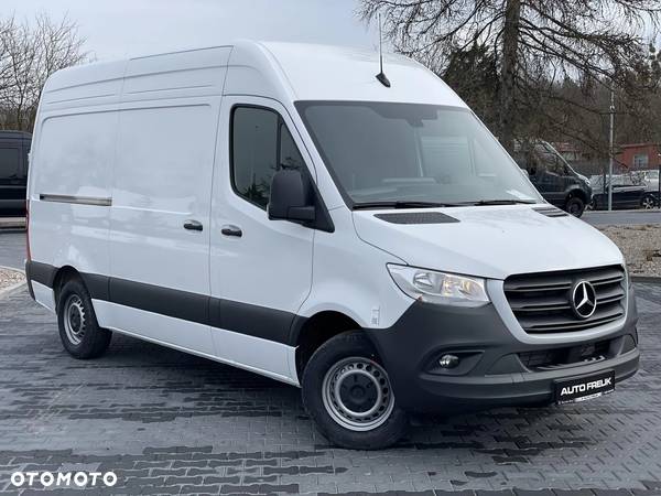 Mercedes-Benz Sprinter - 1