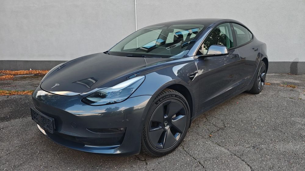 Tesla Model 3 Langstreckenbatterie Allradantrieb Dual Motor 2023