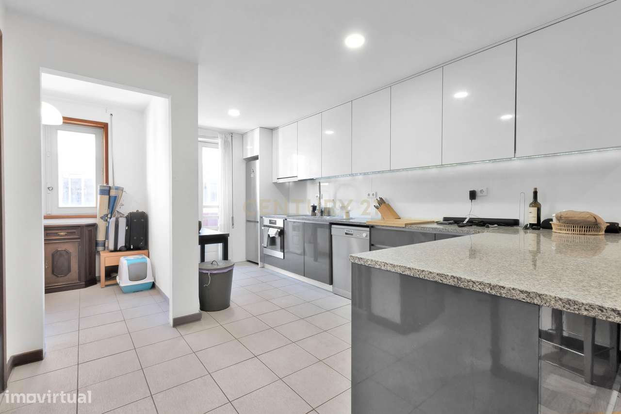 Apartamento T3 Remodelado - Prédio Senhorial com Elevador - Grande imagem: 5/19