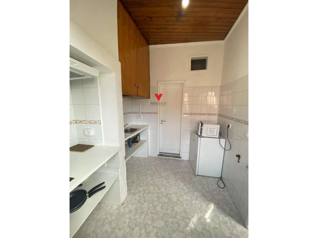 Prédio para recuperar em Campo Ourique-10