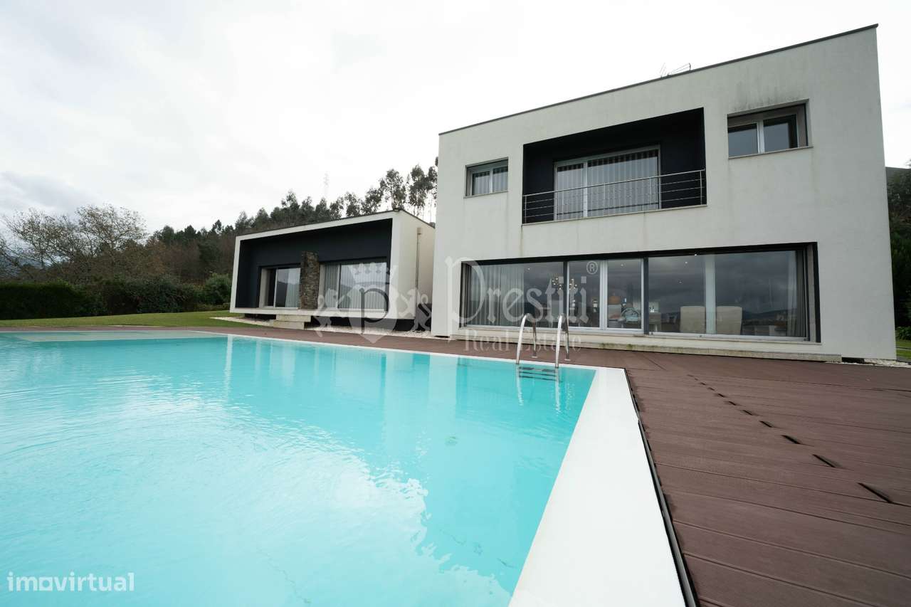 Moradia T4 com Vistas Deslumbrantes em Guimarães-7