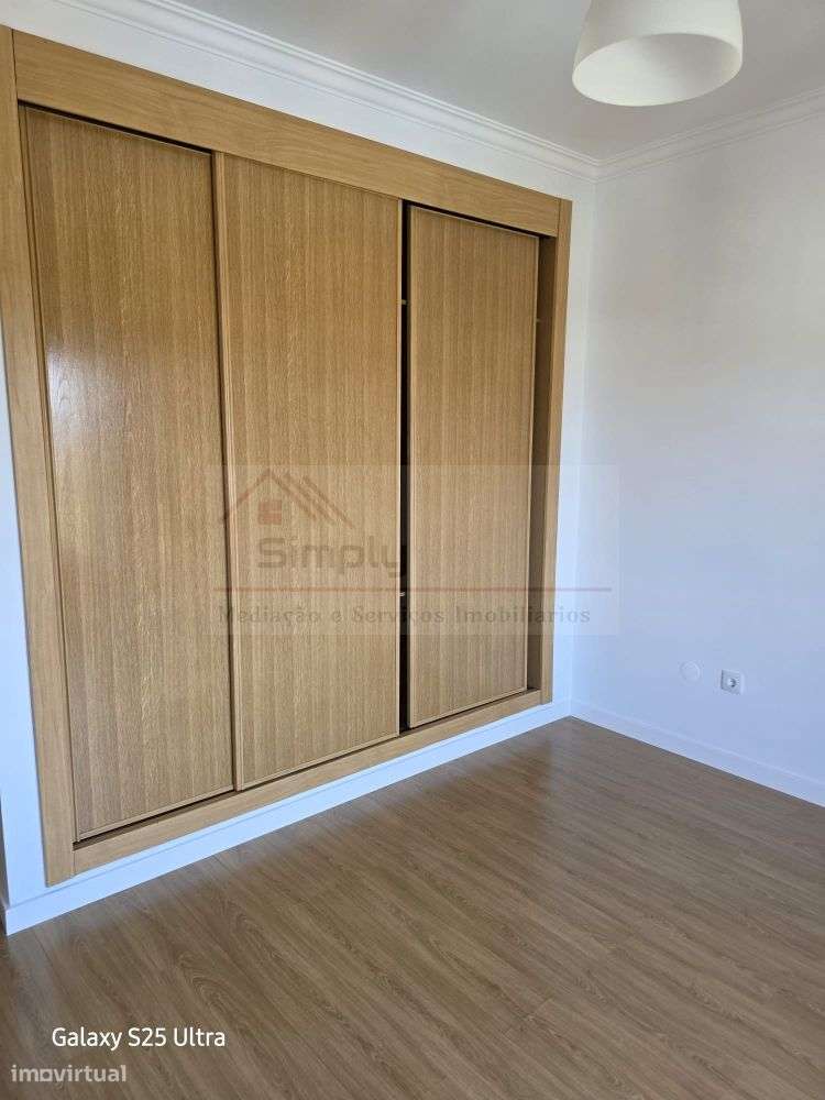 Moradia T4 com piscina e 900 m² de terreno na Quinta da Serralheira,-54