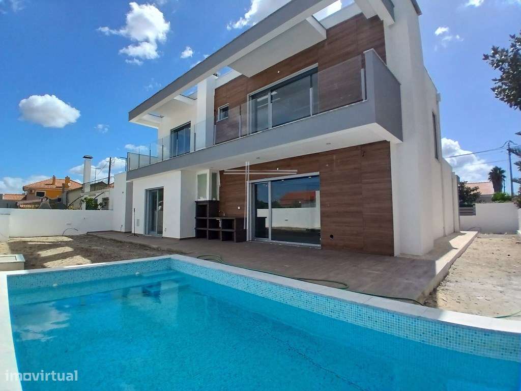 Moradia isolada T4, arquitetura contemporânea com garagem e piscina...-32