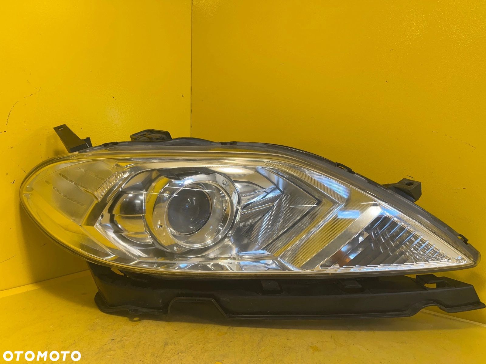 Lampa PRAWA HONDA HR-V 15-18 XENON - 1