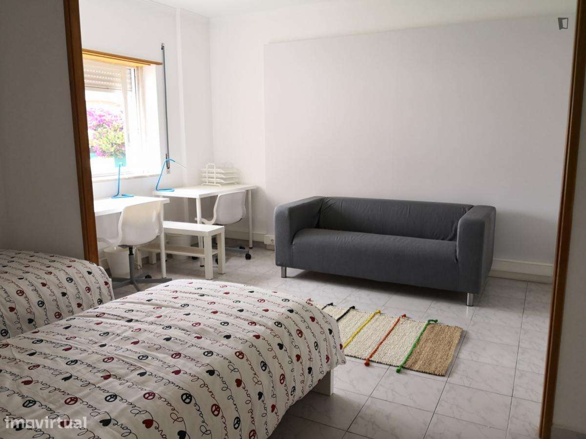 Quarto - localizado em Carcavelos Lisbon - Grande imagem: 4/7