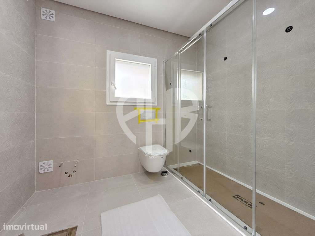 Moradia de Luxo T4 C/ Piscina e Box // Em Construção-30
