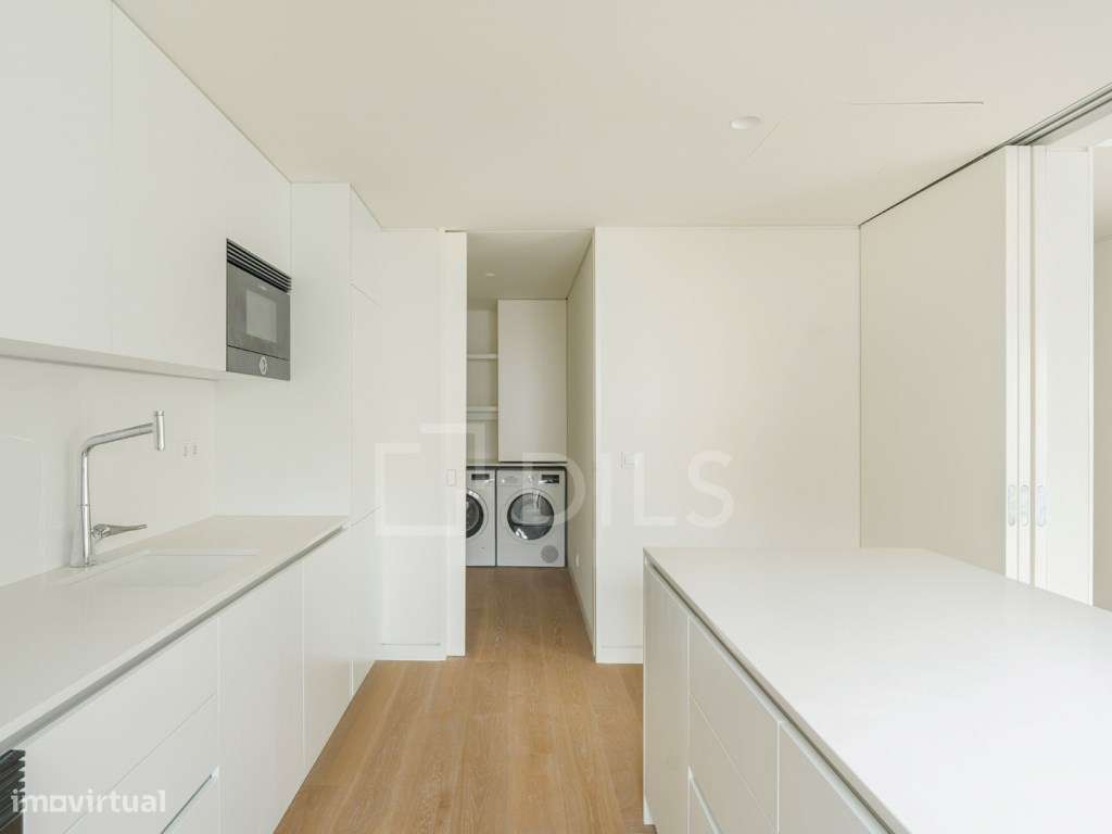 Penthouse T3 com varanda ampla e garagem privada, em Lisboa-5