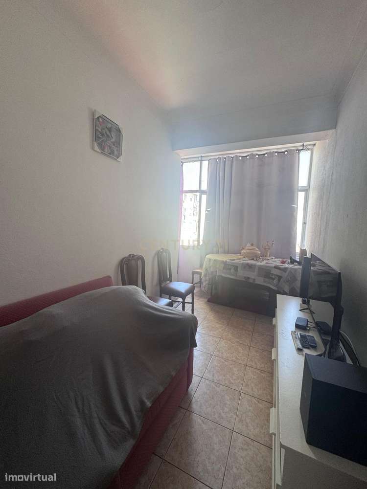 Apartamento T2 para remodelar – Ideal para investidores - Grande imagem: 4/12