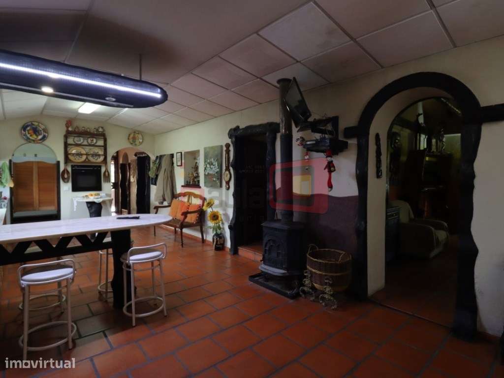 TERRENO COM CASAS - SARILHOS GRANDES-19