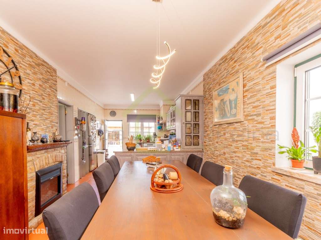 Quintinha com piscina inserida em terreno com 2950 m2-15