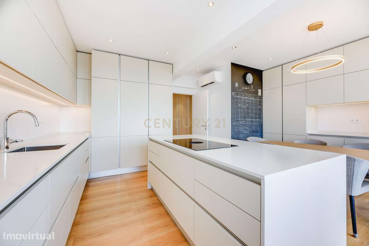 Fantástico T4 Alvalade com varandas, estacionamento e arrecadação-30