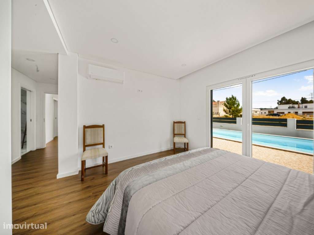 Moradia T3 Isolada com Piscina-14