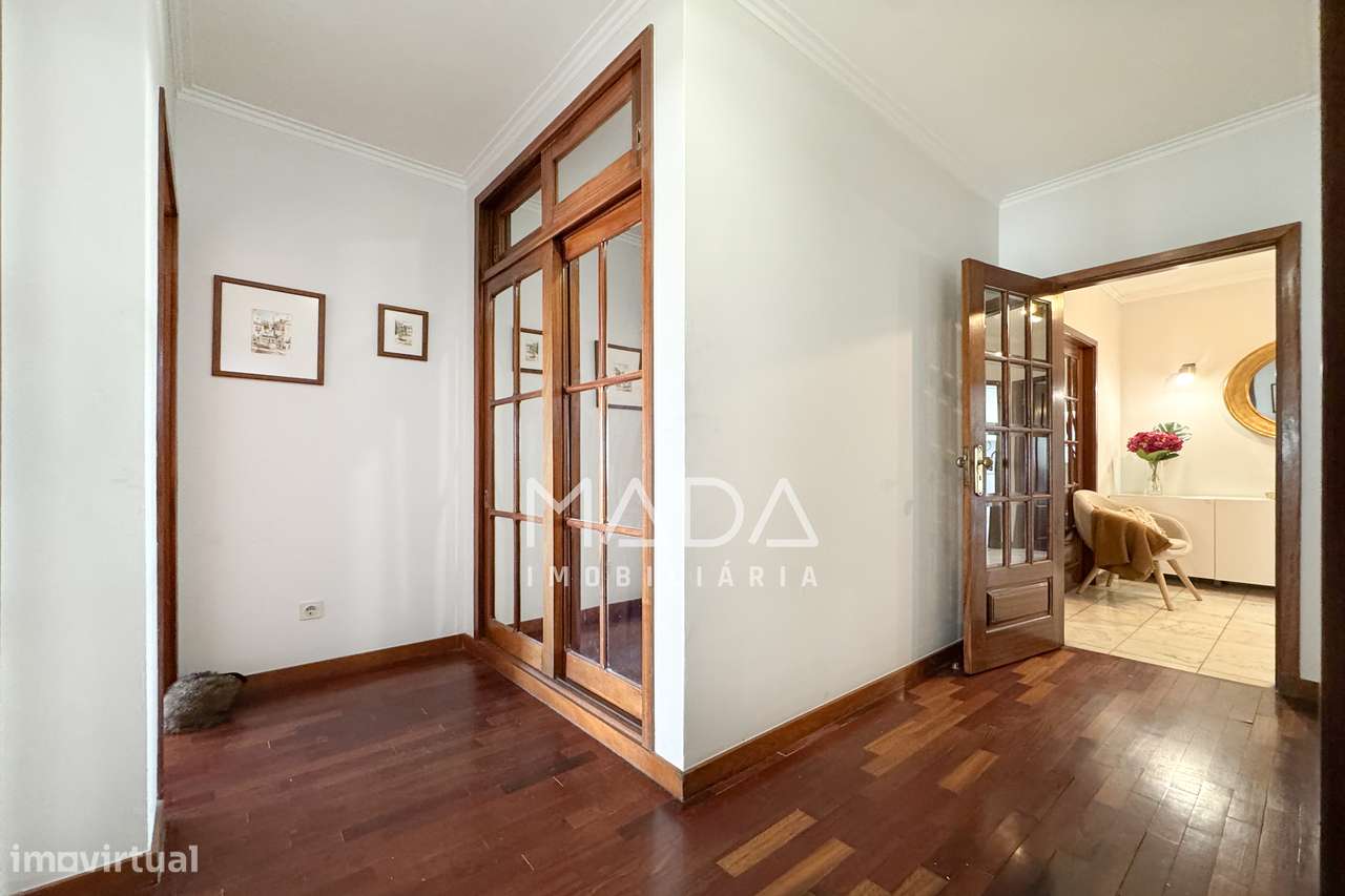 SEMI-RENOVADO Apart. T3 c/garagem na zona da Taberna Belga em Braga-10