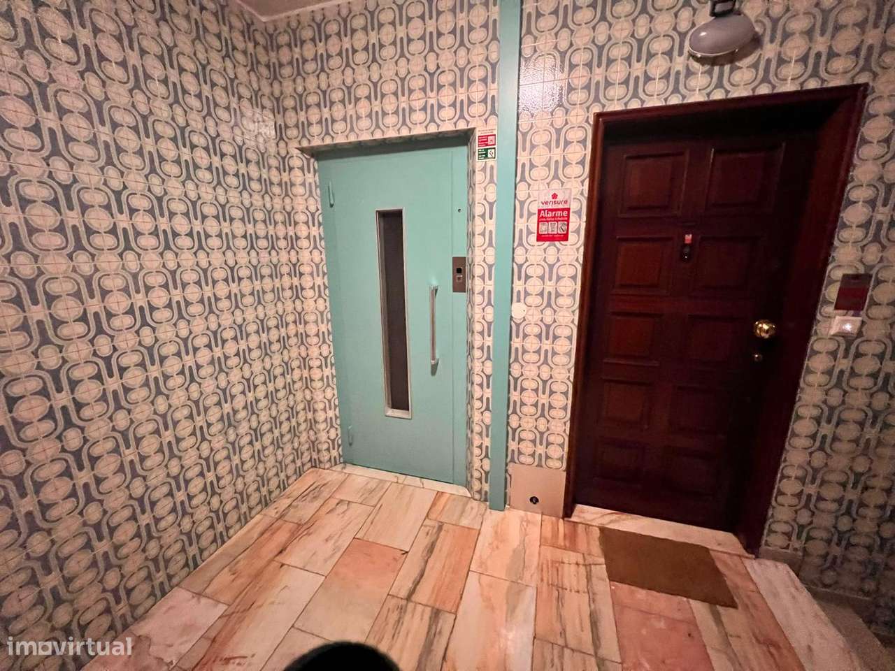 Apartamento T4 no Carvalhido com 3 casas de banho e varanda-13