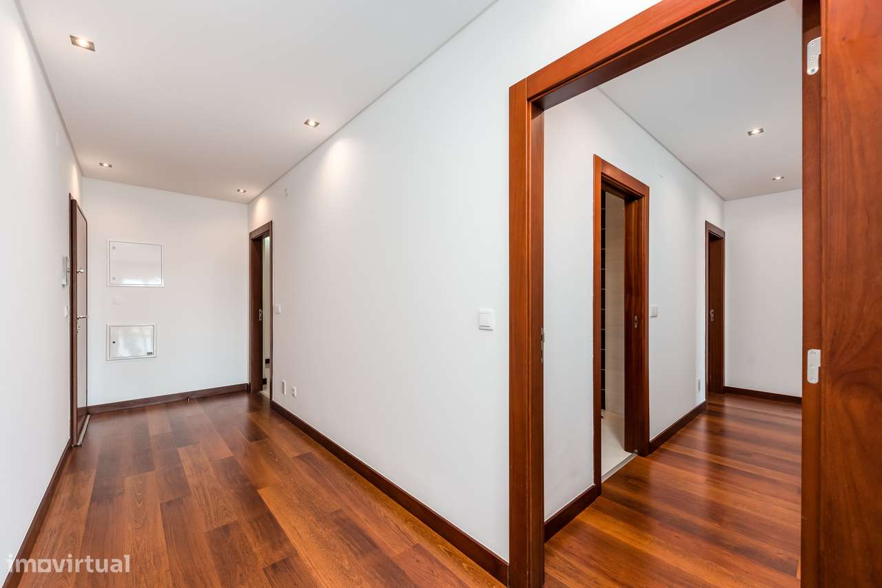 T2 | Condomínio Qta. Comendadeiras | Piscina | Varandas | Parqueamento-15