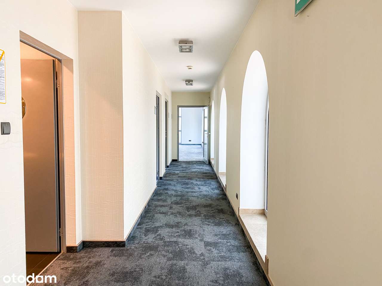 Biura w nowoczesnym biurowcu - Pełny obrazek: 5/8