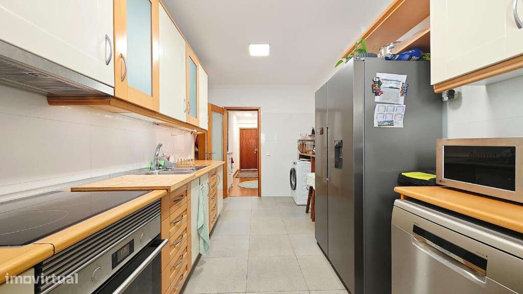 Apartamento T4 com garagem em zona do Tovim-6