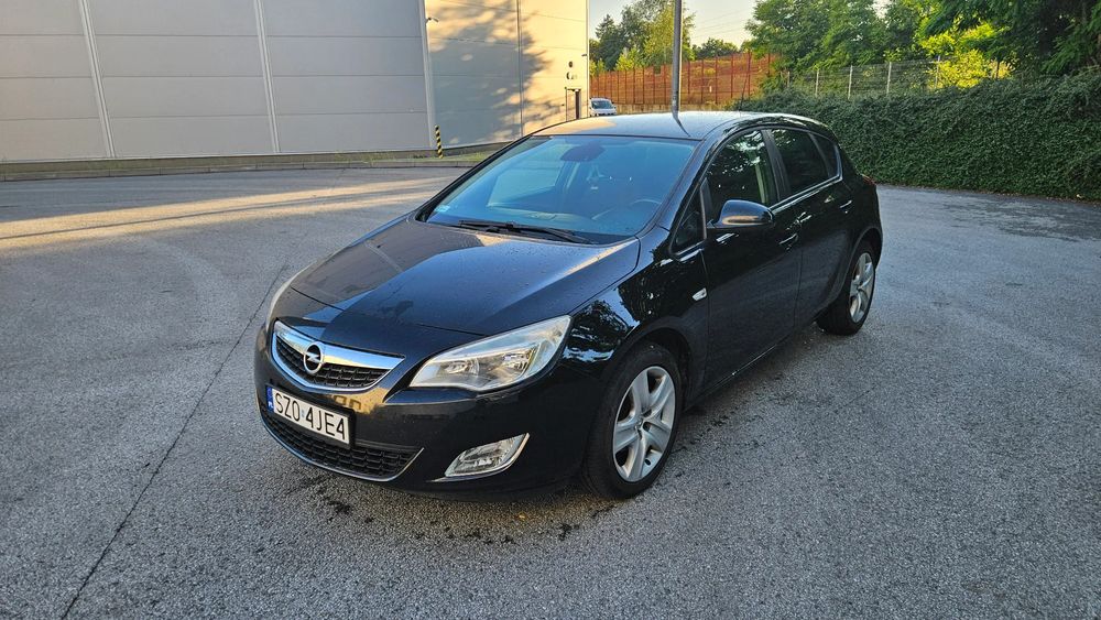 Opel Astra J 1.4 Turbo 150 Jahre 2011
