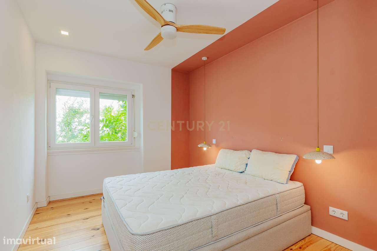 T2 exclusivo, totalmente remodelado e mobilado, com logradouro privati-17