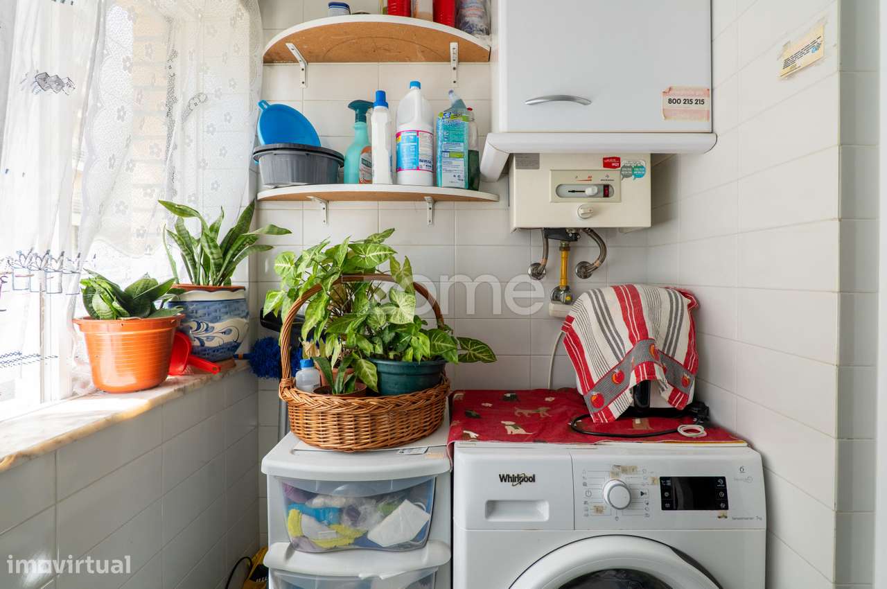 Apartamento T3 com garagem, varanda e arrumos-23