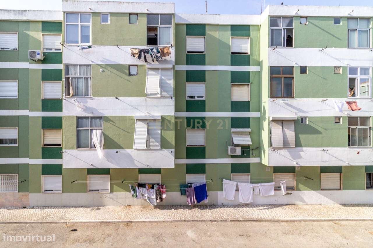 A sua primeira casa pode começar aqui Apartamento T2 Baixa Banheira-9