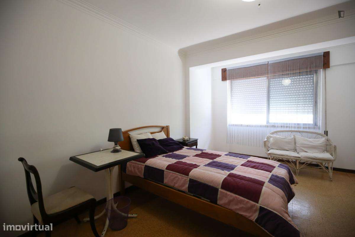 Quarto - localizado em Benfica Lisbon - Grande imagem: 3/8