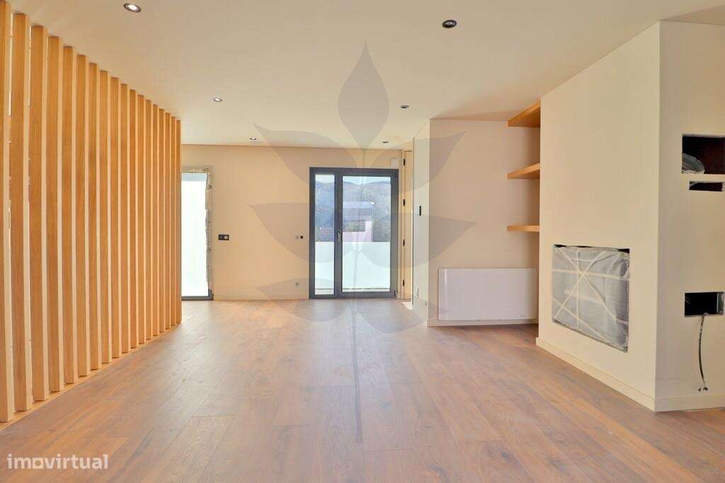 Moradia em Gaveto Nova T3 na freguesia de Este (São Pedro) - Grande imagem: 4/30