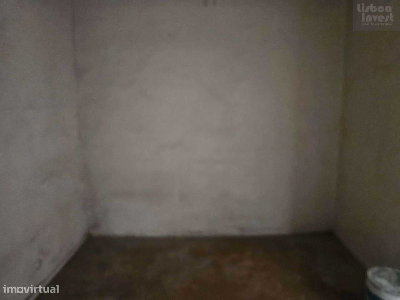 Vendo T2 para remodelação em predio totalmente remodelado-16