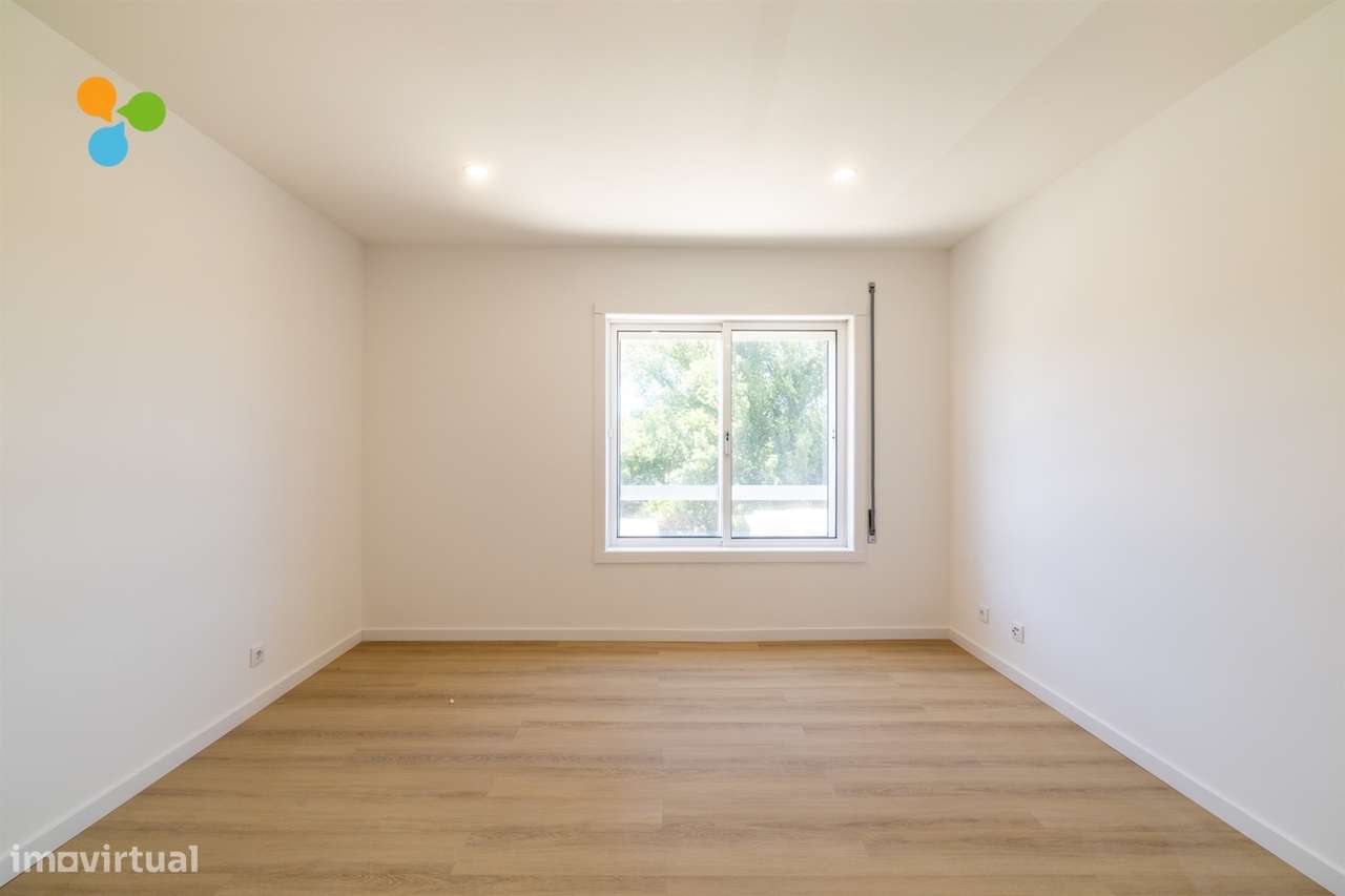 Apartamento T3 c/ Box e varanda, junto às faculdades-15