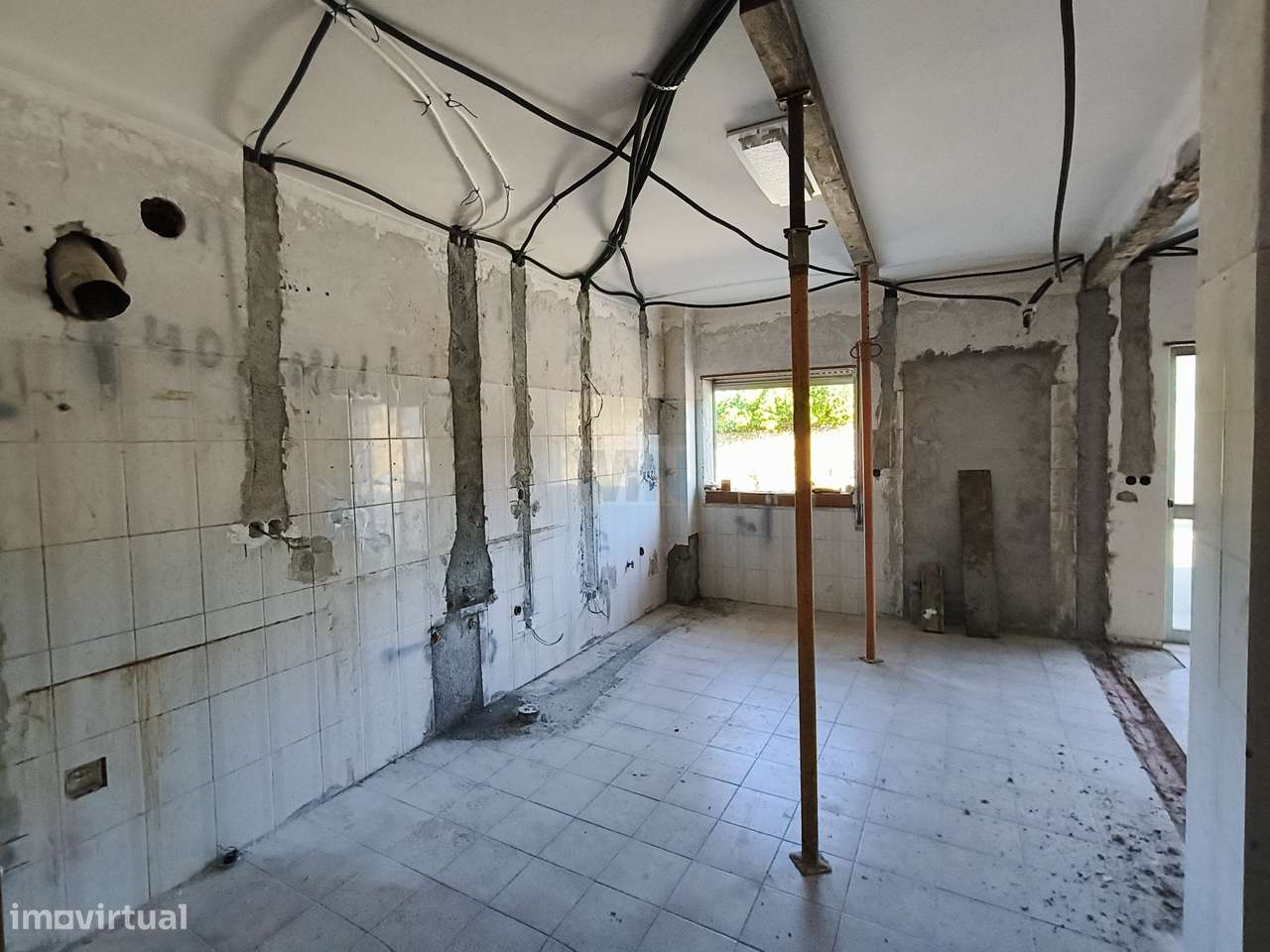 T3 com Garagem em Santa Clara - Grande imagem: 3/17